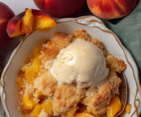 How to Make Bakery-Style Peach Cobbler with a Crispy Topping