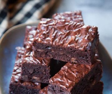 How to Make Bakery-Style Fudge Brownies with a Rich, Chewy Texture