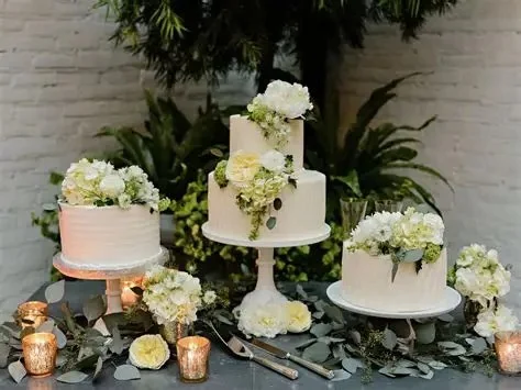 How to Create the Perfect Wedding Cake: Tips from Top Bakery Experts