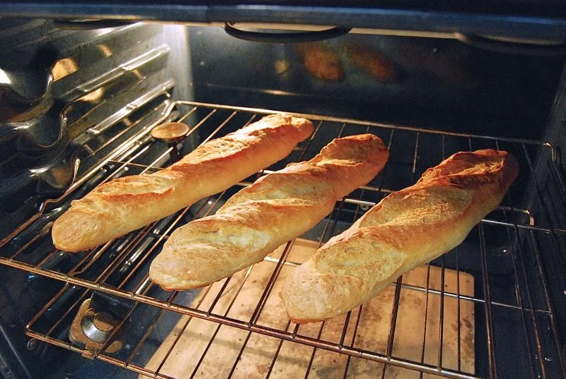 How to Achieve the Perfect Crunchy Crust in Bakery-Style Breads