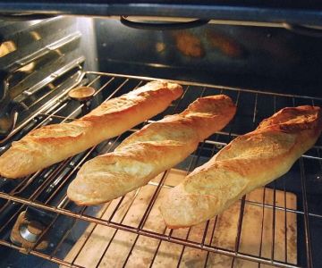 How to Achieve the Perfect Crunchy Crust in Bakery-Style Breads