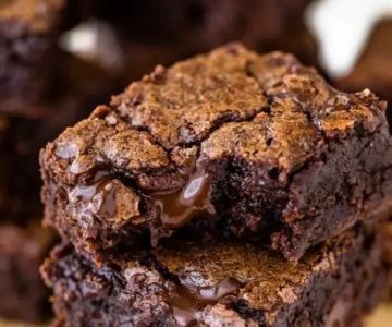 How to Make Thick and Gooey Bakery-Style Fudge Brownies at Home