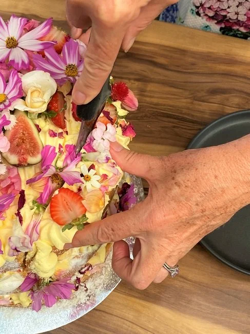 How to Incorporate Edible Flowers Into Your Bakery Creations