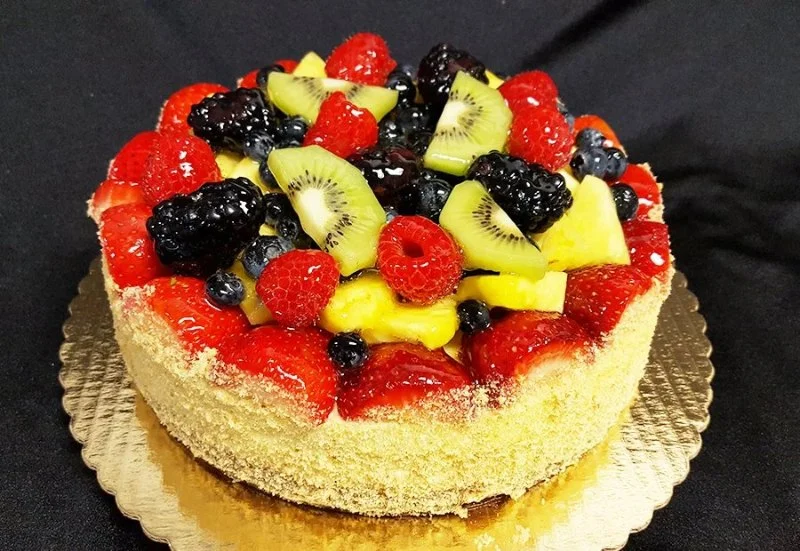 How to Make a Bakery-Style Cheesecake with Fresh Fruit