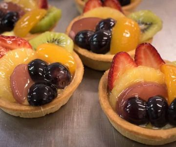 How to Incorporate Fresh Seasonal Fruit into Your Bakery Creations