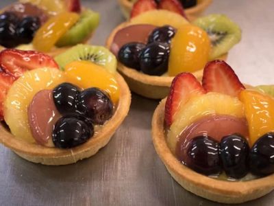 How to Incorporate Fresh Seasonal Fruit into Your Bakery Creations