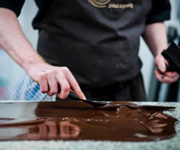 A Deep Dive into Artisan Chocolate and Finding It at Local Bakeries