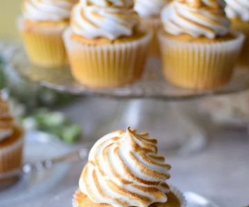 Bakery-Style Lemon Meringue Cupcakes with a Zesty Filling You Can Make at Home