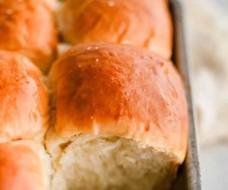 How to Create Bakery-Style Dinner Rolls at Home