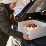 Bakery Cake Transport: Box, Surface, Weather, and Timing